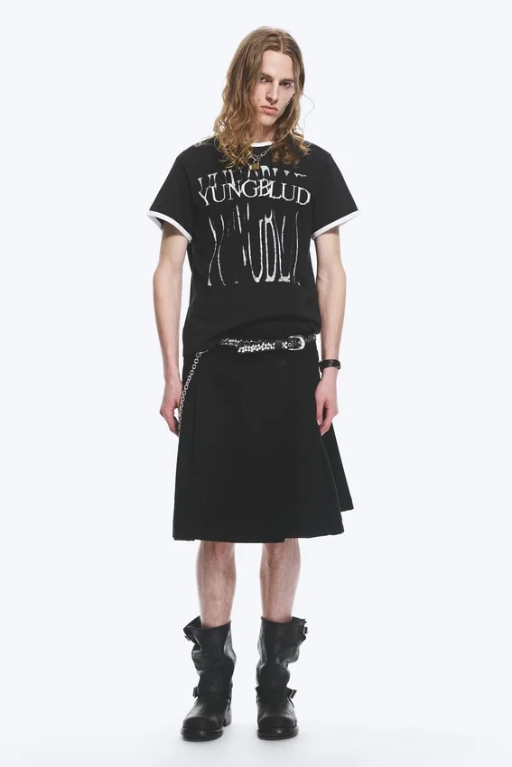 Camiseta con cuello redondo y estampado de Yungblud – Negro mate Camiseta con cuello redondo y estampado de Yungblud – Negro mate