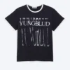 Camiseta con cuello redondo y estampado de Yungblud – Negro mate Camiseta con cuello redondo y estampado de Yungblud – Negro mate