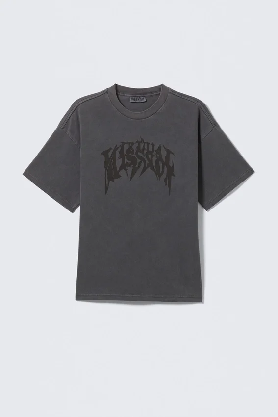 Camiseta con estampados de corte recto – Gris lavado – Virtual Misson Camiseta con estampados de corte recto – Gris lavado – Virtual Misson