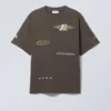 Camiseta con estampados de corte recto – Gris oscuro – Logotipo deportivo Camiseta con estampados de corte recto – Gris oscuro – Logotipo deportivo