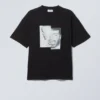 Camiseta con estampados de corte recto – Negro – Caras brillantes Camiseta con estampados de corte recto – Negro – Caras brillantes