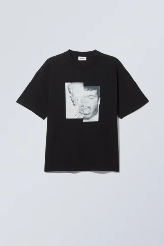Camiseta con estampados de corte recto – Negro – Caras brillantes