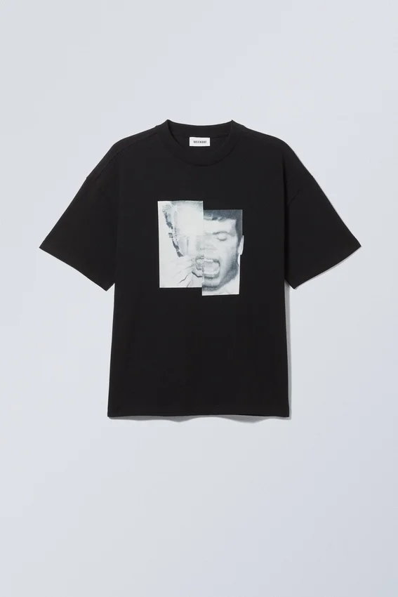 Camiseta con estampados de corte recto – Negro – Caras brillantes Camiseta con estampados de corte recto – Negro – Caras brillantes