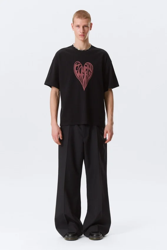 Camiseta con estampados de corte recto – Negro – Heart of Energy Camiseta con estampados de corte recto – Negro – Heart of Energy