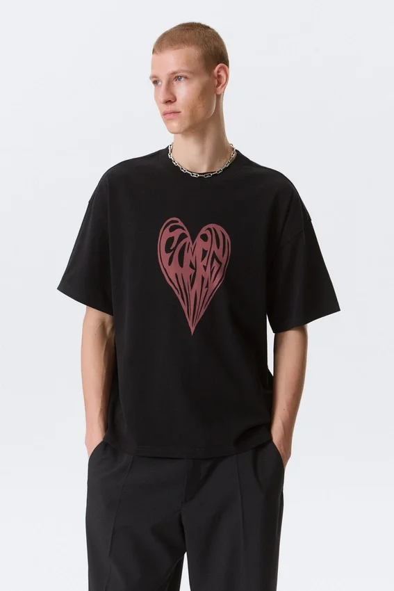 Camiseta con estampados de corte recto – Negro – Heart of Energy Camiseta con estampados de corte recto – Negro – Heart of Energy