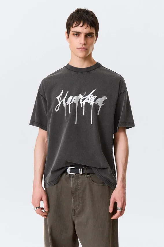 Camiseta con estampados de corte recto – Negro – Heartbeat Camiseta con estampados de corte recto – Negro – Heartbeat
