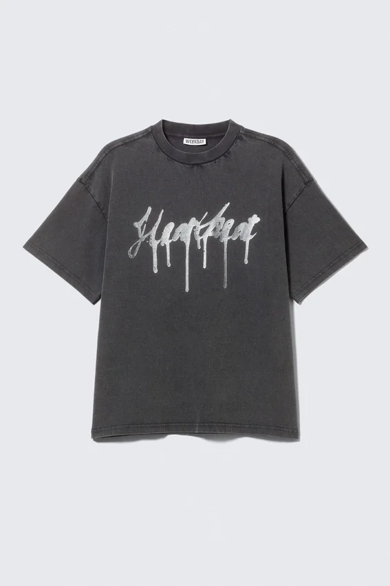 Camiseta con estampados de corte recto – Negro – Heartbeat Camiseta con estampados de corte recto – Negro – Heartbeat