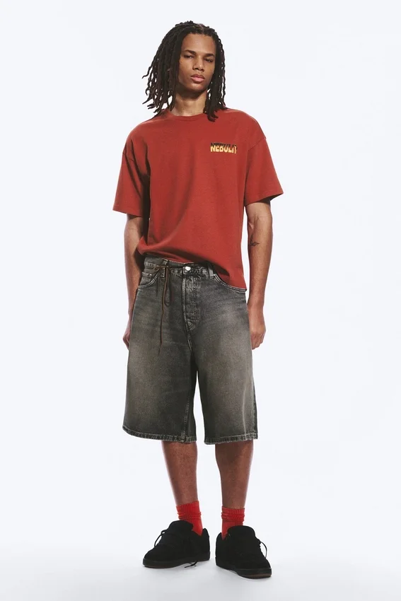 Camiseta con estampados de corte recto – Roja – Nebulith Camiseta con estampados de corte recto – Roja – Nebulith