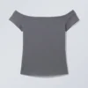 Camiseta con hombros al aire – Gris oscuro Camiseta con hombros al aire – Gris oscuro