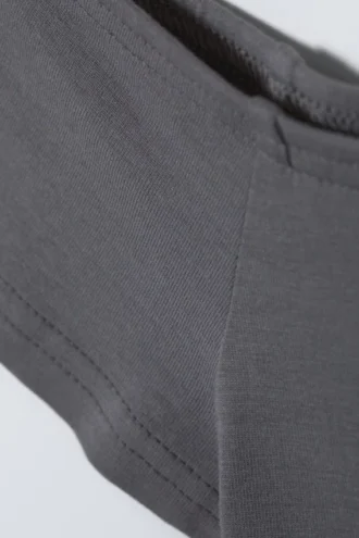 Camiseta con hombros al aire – Gris oscuro