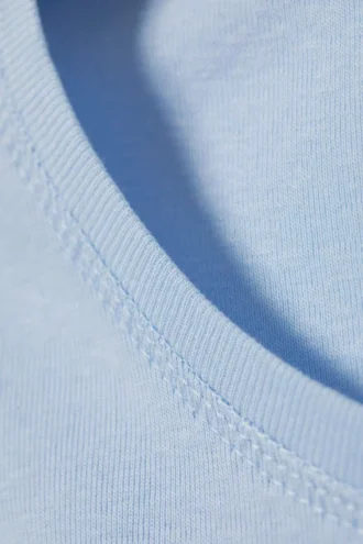 Camiseta corta ajustada de algodón – Azul claro