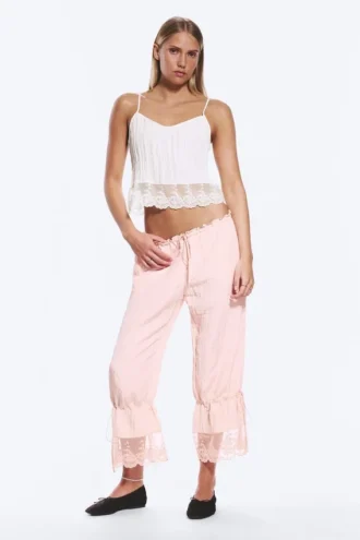 Camiseta corta con ribete de encaje – Blanca