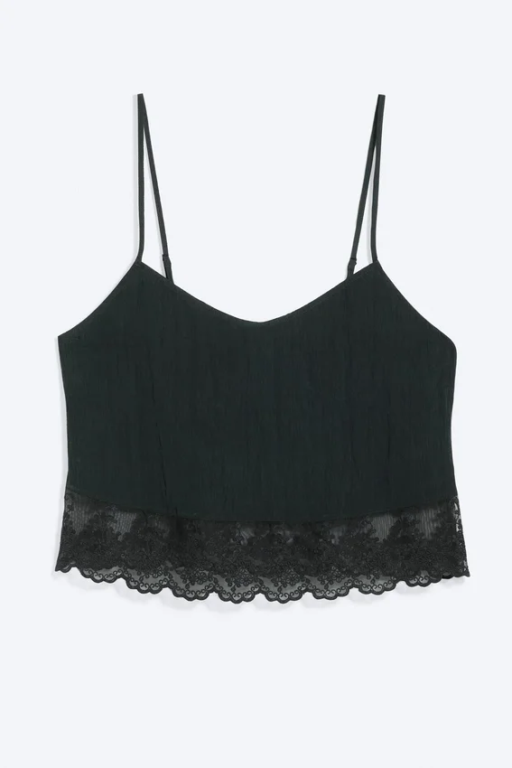 Camiseta corta con ribete de encaje – Negro Camiseta corta con ribete de encaje – Negro