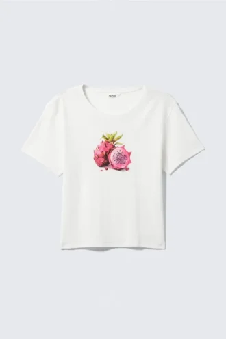 Camiseta corta de algodón acanalado estampada – Blanca – Fruta del dragón