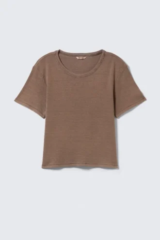 Camiseta corta de algodón acanalado estampada – Marrón oscuro lavado
