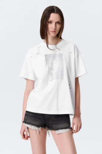Camiseta cuadrada con estampados y tachuelas – Blanca – Estampado de cara gótica