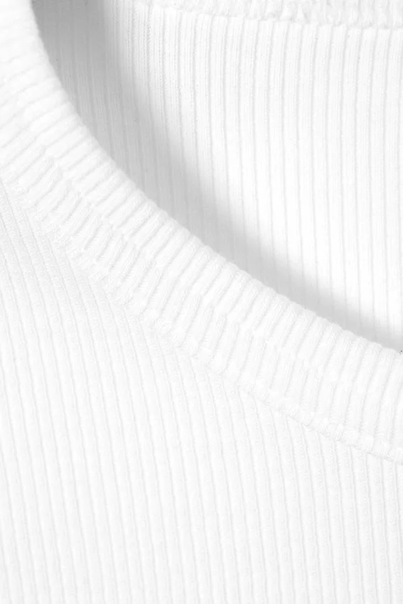 Camiseta de algodón acanalado de corte ajustado – Blanca Camiseta de algodón acanalado de corte ajustado – Blanca