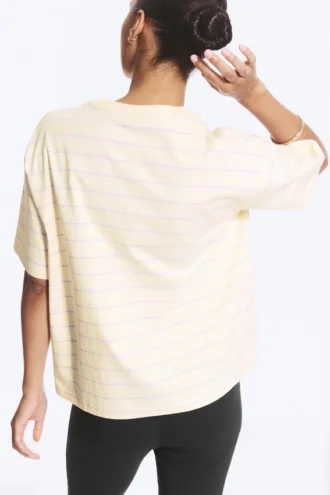 Camiseta de algodón de corte recto – Beige claro – Rayas lila
