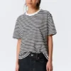 Camiseta de algodón de corte recto – Rayas blancas y negras Camiseta de algodón de corte recto – Rayas blancas y negras