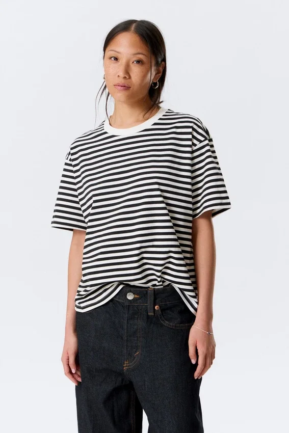 Camiseta de algodón de corte recto – Rayas blancas y negras Camiseta de algodón de corte recto – Rayas blancas y negras
