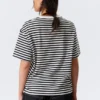 Camiseta de algodón de corte recto – Rayas blancas y negras Camiseta de algodón de corte recto – Rayas blancas y negras