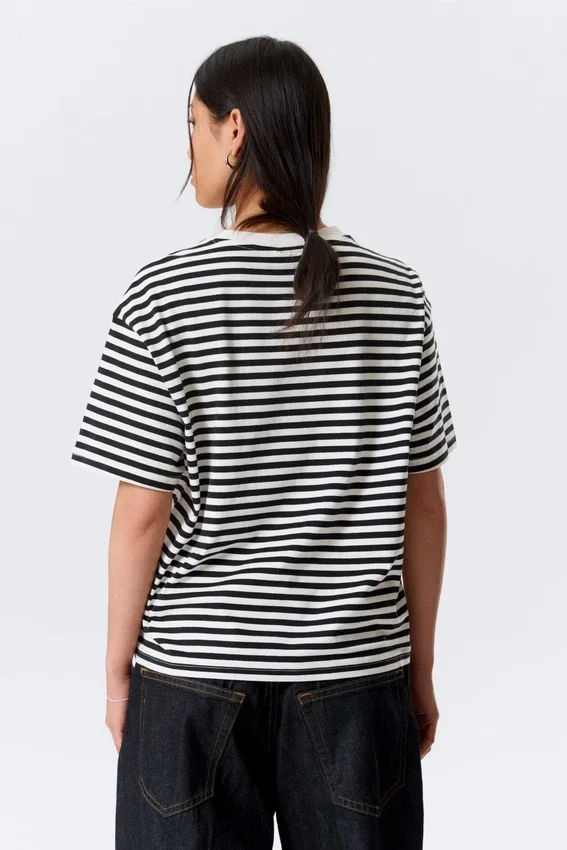 Camiseta de algodón de corte recto – Rayas blancas y negras Camiseta de algodón de corte recto – Rayas blancas y negras