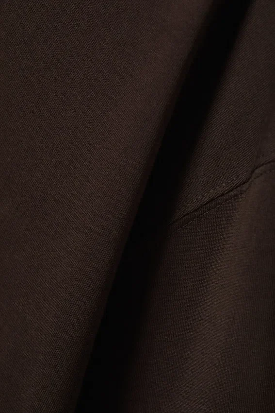 Camiseta de algodón de corte recto y manga larga – Marrón oscuro Camiseta de algodón de corte recto y manga larga – Marrón oscuro