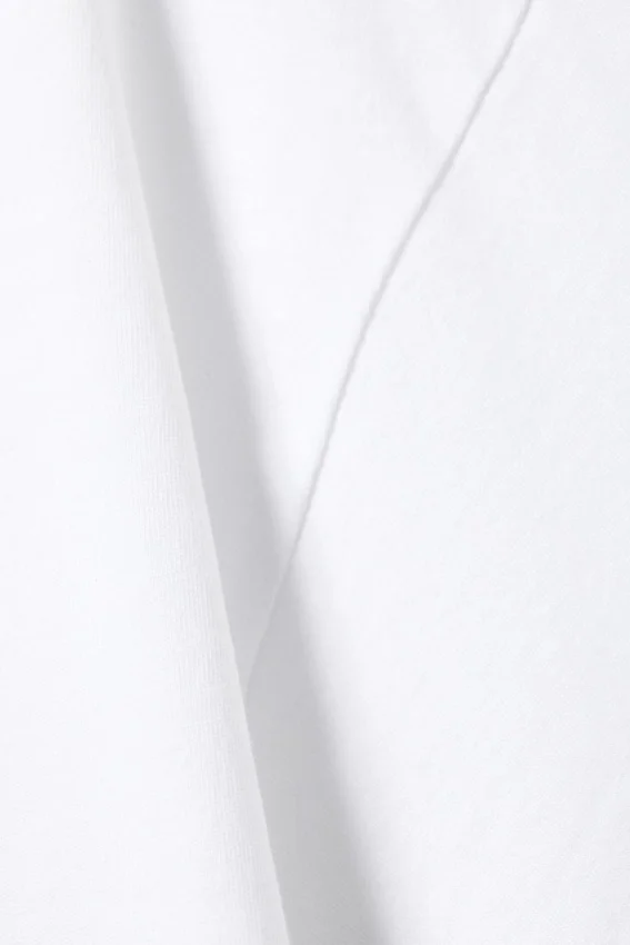 Camiseta de algodón de corte regular y suave – Blanca Camiseta de algodón de corte regular y suave – Blanca