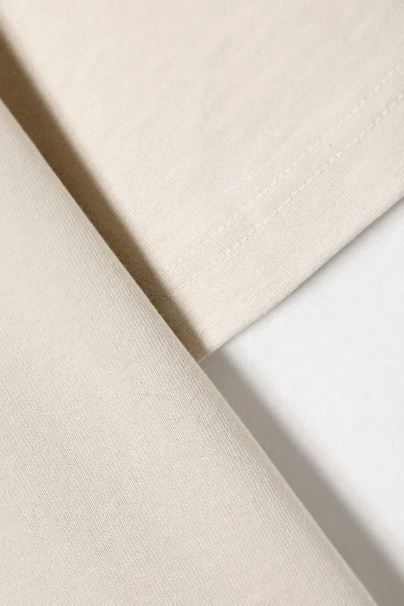 Camiseta de algodón de doble capa – Beige claro y blanco Camiseta de algodón de doble capa – Beige claro y blanco