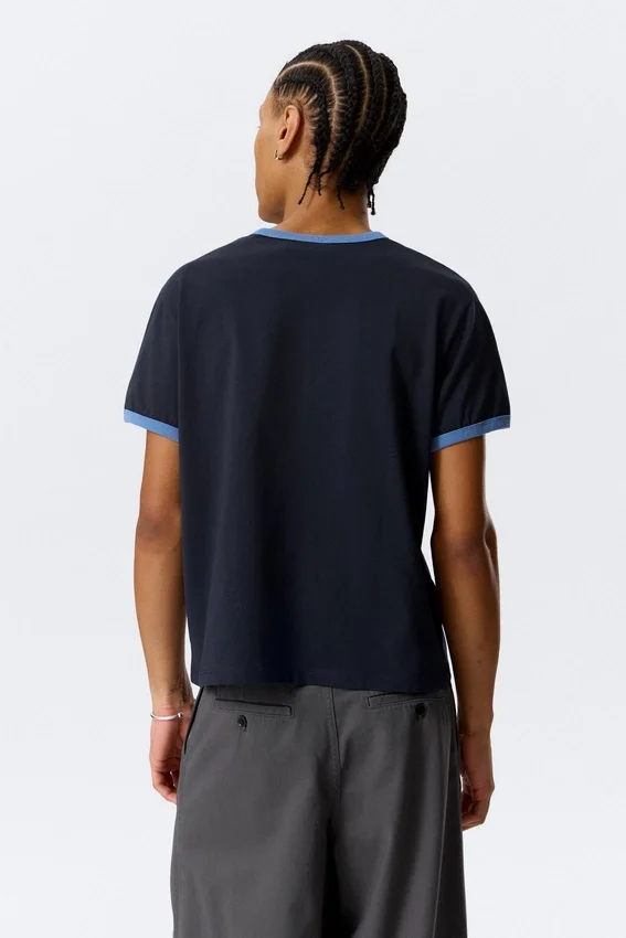 Camiseta de algodón de manga corta con ribetes en contraste – Azul oscuro – Ribete azul claro Camiseta de algodón de manga corta con ribetes en contraste – Azul oscuro – Ribete azul claro