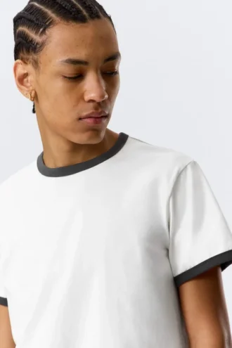 Camiseta de algodón de manga corta con ribetes en contraste – Blanca – Ribete negro