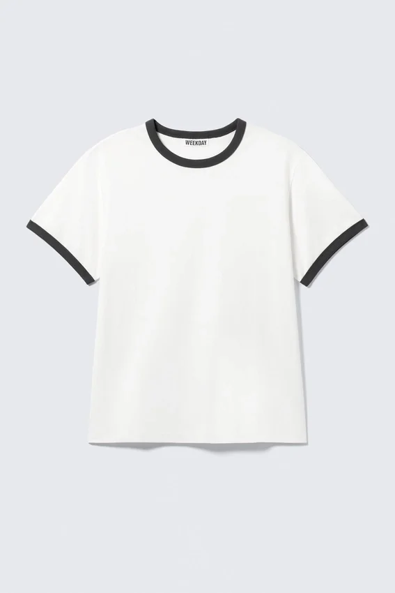 Camiseta de algodón de manga corta con ribetes en contraste – Blanca – Ribete negro Camiseta de algodón de manga corta con ribetes en contraste – Blanca – Ribete negro