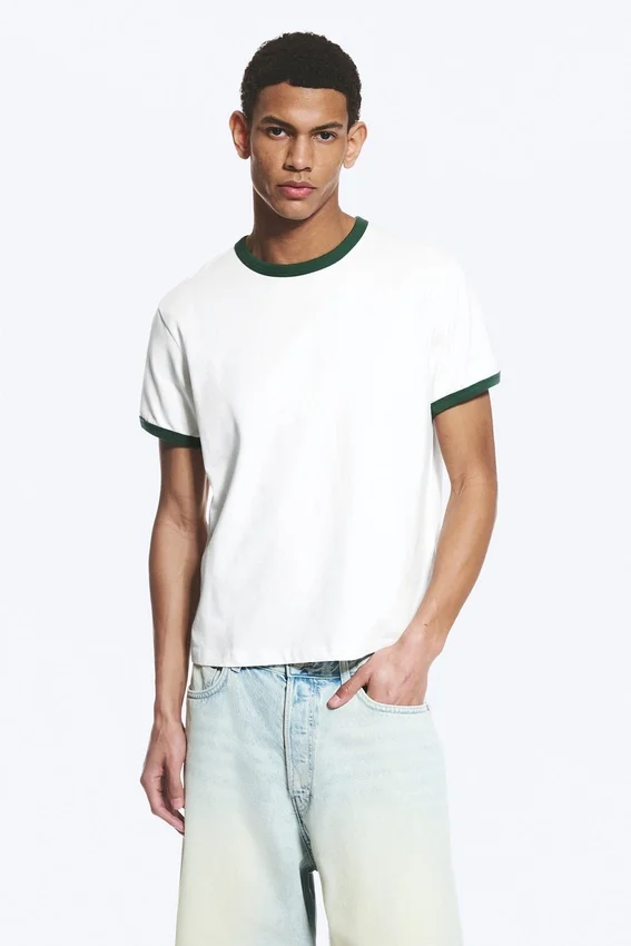 Camiseta de algodón de manga corta con ribetes en contraste – Blanca – Ribete verde Camiseta de algodón de manga corta con ribetes en contraste – Blanca – Ribete verde