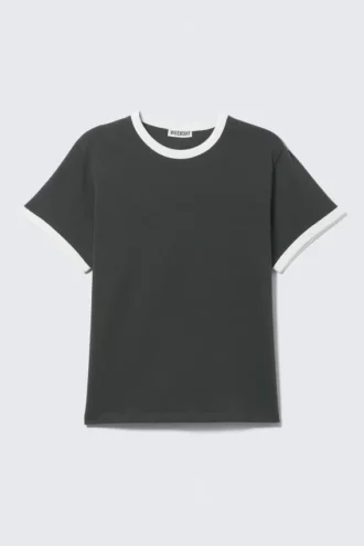 Camiseta de algodón de manga corta con ribetes en contraste – Gris oscuro y blanco