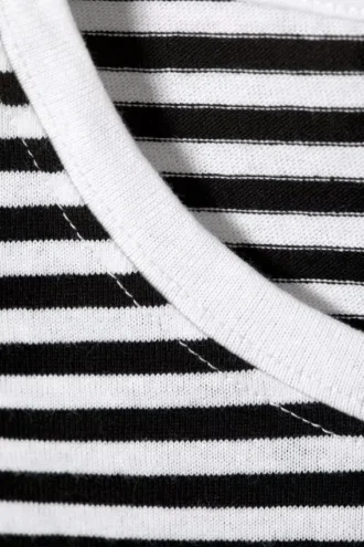 Camiseta de algodón de manga corta y corte entallado – Rayas blancas y negras