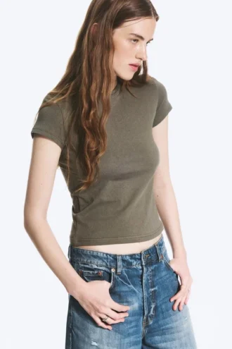 Camiseta de algodón de manga corta y corte entallado – Verde caqui apagado