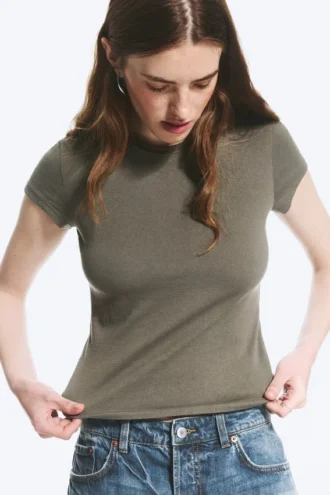 Camiseta de algodón de manga corta y corte entallado – Verde caqui apagado