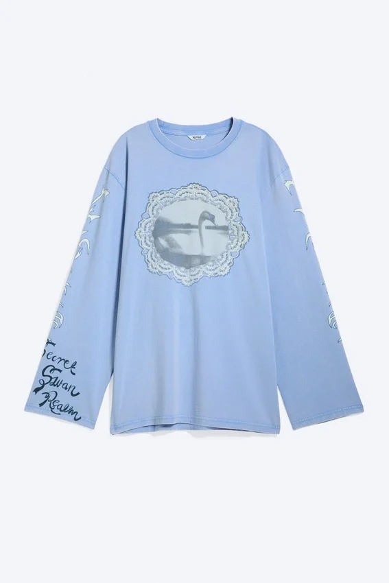 Camiseta de algodón de manga larga estampada – Azul medio – Swan Camiseta de algodón de manga larga estampada – Azul medio – Swan