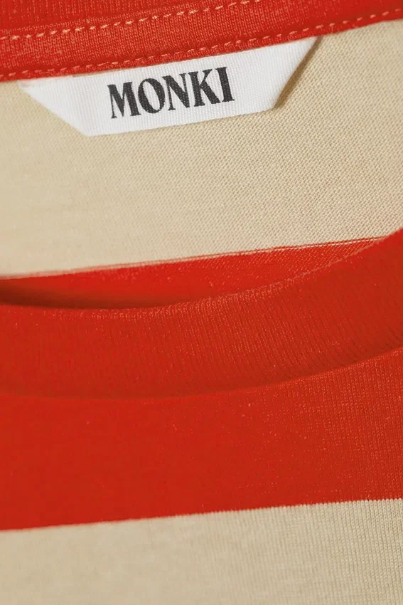 Camiseta de algodón de manga larga – Rayas en rojo brillante y beige Camiseta de algodón de manga larga – Rayas en rojo brillante y beige