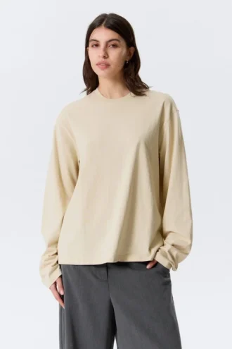 Camiseta de algodón de manga larga y corte recto – Beige claro