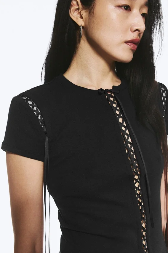 Camiseta de canalé con lazo cruzado – Negro Camiseta de canalé con lazo cruzado – Negro