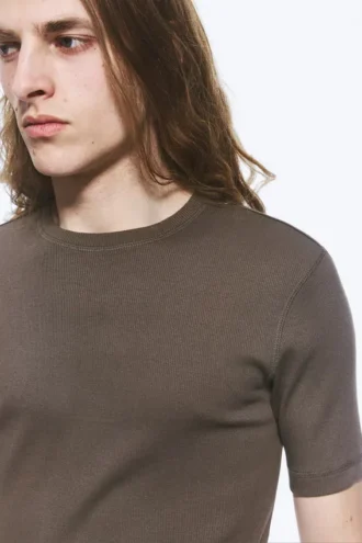 Camiseta de canalé de corte recto y entallado – Dark Mole