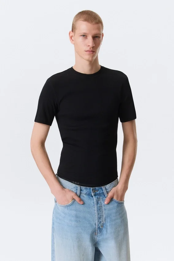 Camiseta de canalé de corte recto y entallado – Negro Camiseta de canalé de corte recto y entallado – Negro