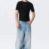 Camiseta de canalé de corte recto y entallado – Negro Camiseta de canalé de corte recto y entallado – Negro