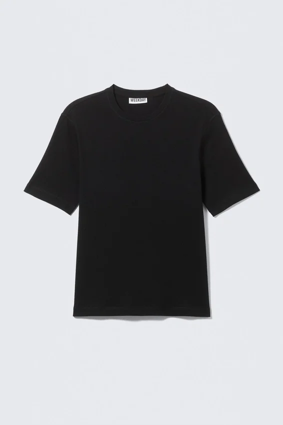 Camiseta de canalé de corte recto y entallado – Negro Camiseta de canalé de corte recto y entallado – Negro