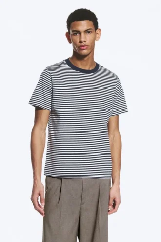 Camiseta de corte clásico – Blanca – Rayas azul marino