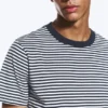 Camiseta de corte clásico – Blanca – Rayas azul marino Camiseta de corte clásico – Blanca – Rayas azul marino