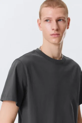 Camiseta de corte clásico – Gris oscuro