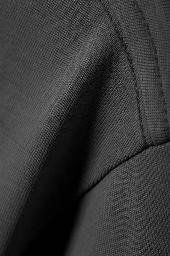 Camiseta de corte clásico – Gris oscuro Camiseta de corte clásico – Gris oscuro