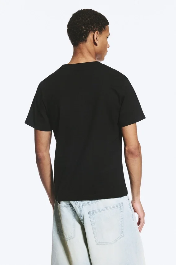 Camiseta de corte clásico – Negro Camiseta de corte clásico – Negro